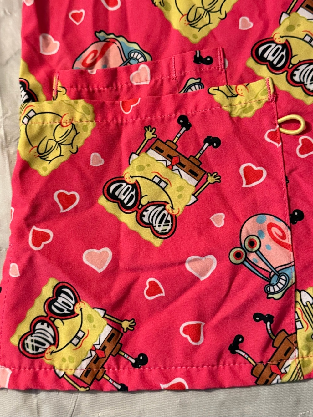 SpongeBob SquarePants Valentine's Day Scrub Top Pink Hearts Gary Cartoon Print L - Picture 4 of 8